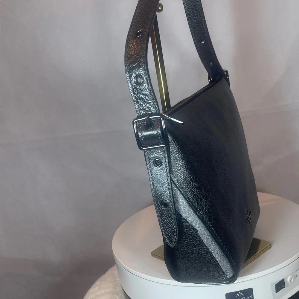 Elegant Gray Leather COACH Shoulder Bag . - Picture 5 of 12